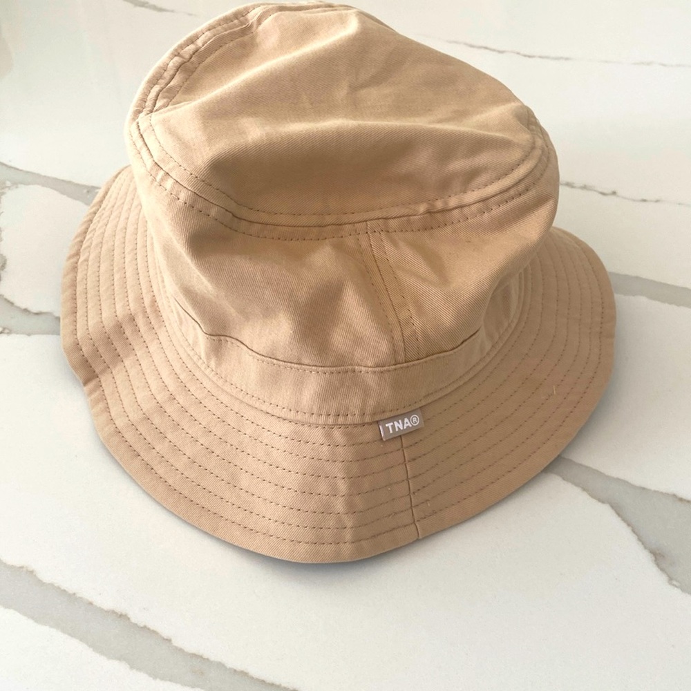 Brand new aritiza hat